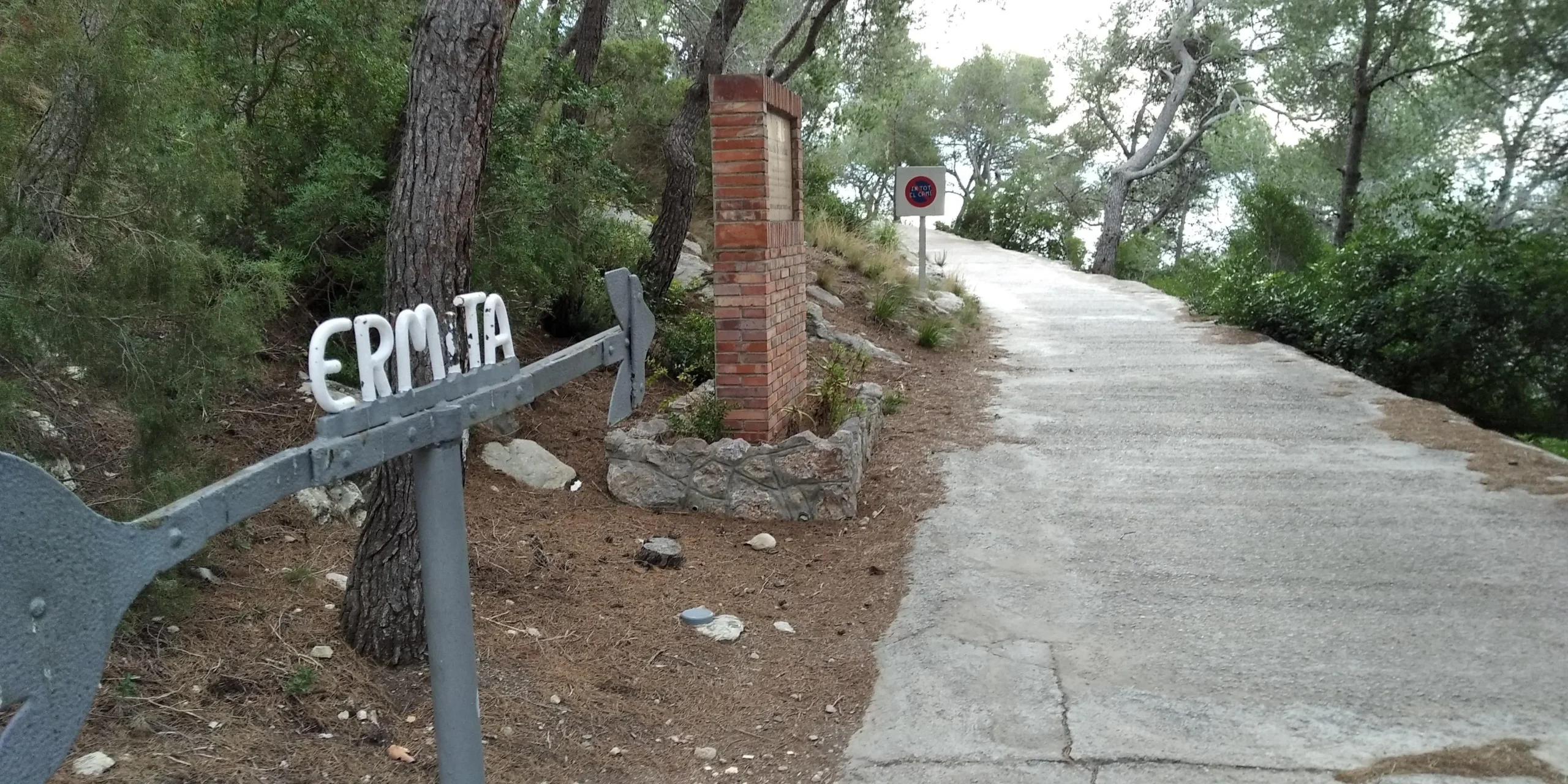 Excursió a l'ermita de la Trinitat, Sitges