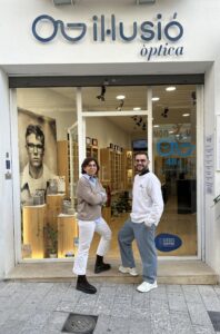 Óptica independiente en el corazón de Sitges. Los mejores servicios para tus ojos. Marcas únicas en Sitges. Servicio de cristales graduados en 48 horas.