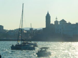 The main events will take place in the Port de Sitges – Aiguadolç, where the traditional sailors’ procession will start. At the end, there will be a fideuà and Malvasia tasting, a Catalan rumba concert and a flambéed rum tasting to liven things up