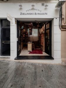 Zielinski & Rozen es una casa de perfumes artesanal originaria de Israel que data de 1905.